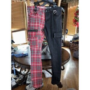 Hot Topic Denim Stinger Jeans Mens 32x30 Black Red Plaid Cargo Straight PUNK